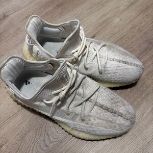 Yeezy Boost 350 V2 in Cream White